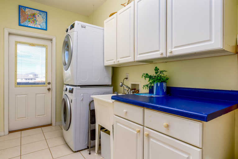 Laundry, Coconut Breeze - 105 St Dennis 4 Bedroom Home by RedAwning, Mobile