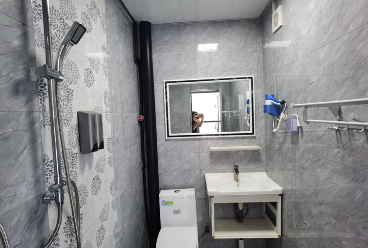 Bathroom 4, Haikou Banana Hostel, Haikou
