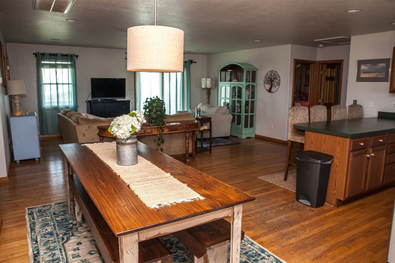 Living room 5, Austin's Pointe 4 Bedroom Cottage by RedAwning, Dare