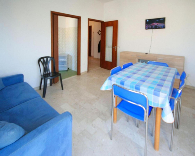 Room 5, Vittorio Veneto 9 Int 13, Savona