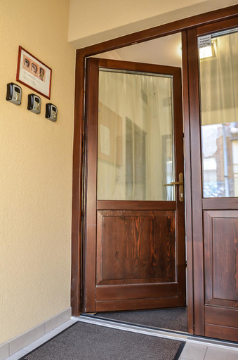 Others 3, For You Apartmanok, Eger