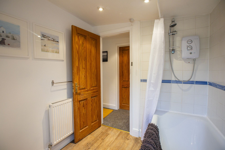 Bathroom 4, The Carriage House a Relaxing 1-bed Cottage in Ash, Kent