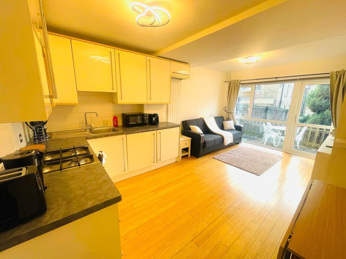 Others 5, Charming 1-bed Apartment in London, London