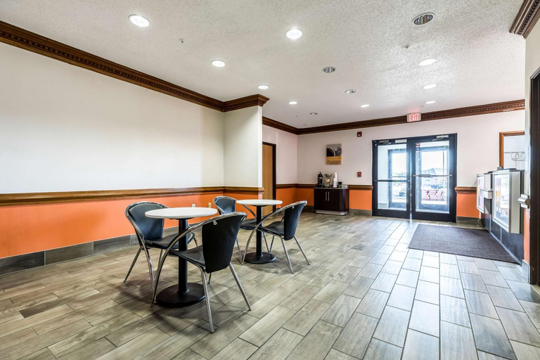 Public Area, Motel 6 Indianapolis, IN - Southport, Indianapolis