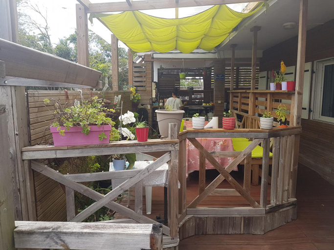 Food & Drinks, Pension Cargo, Bras-Panon