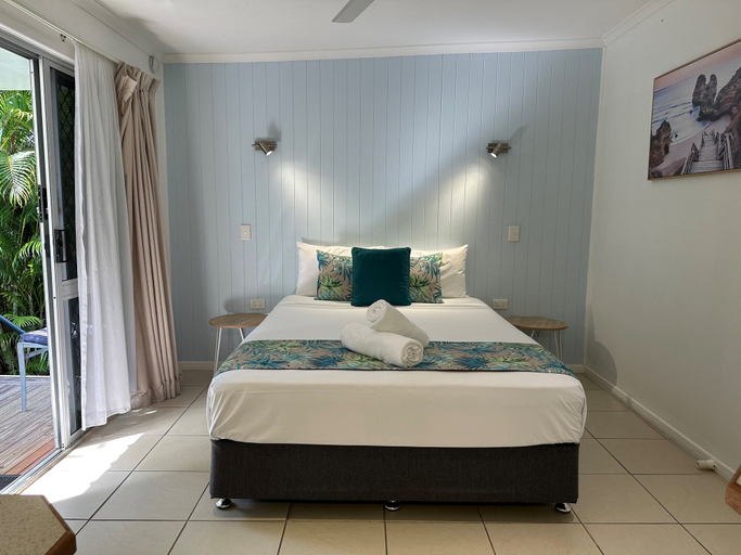 Bedroom 5, Cardwell Beachfront Motel, Cardwell