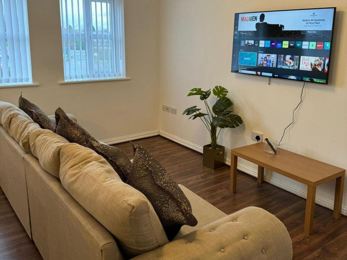 Living area, Apt Sleeps5-parkg-netflix-near City Centre/etihad, Manchester