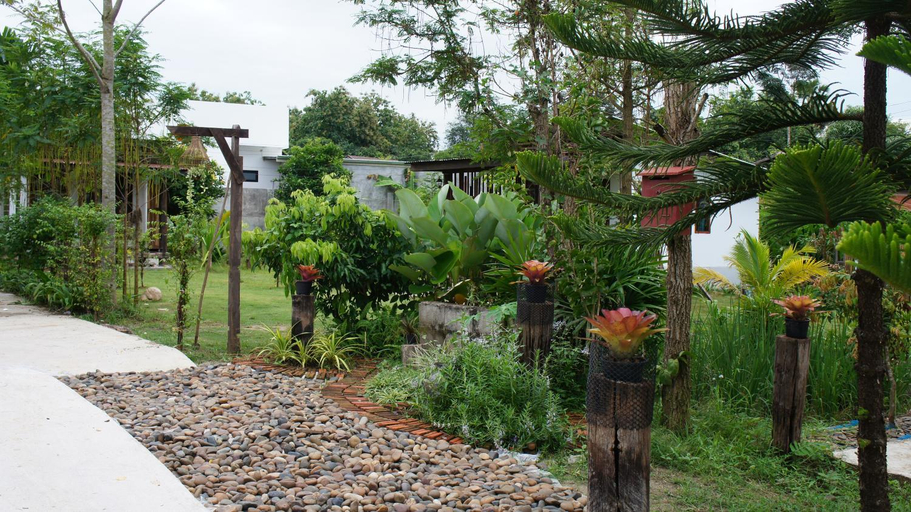Others 4, Baan Suan La Moon, Chiang Khan