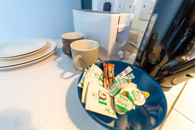 Coffee and/or coffee maker, Charming 1-bed Studio in Birmingham, Birmingham