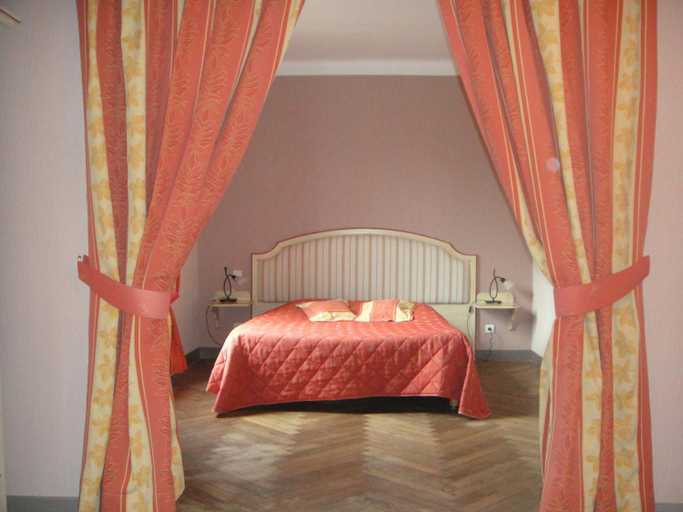 Bedroom, Auberge des Lices, Aude