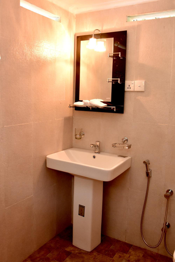 Bathroom 4, Villa Polhena, Matara Four Gravets