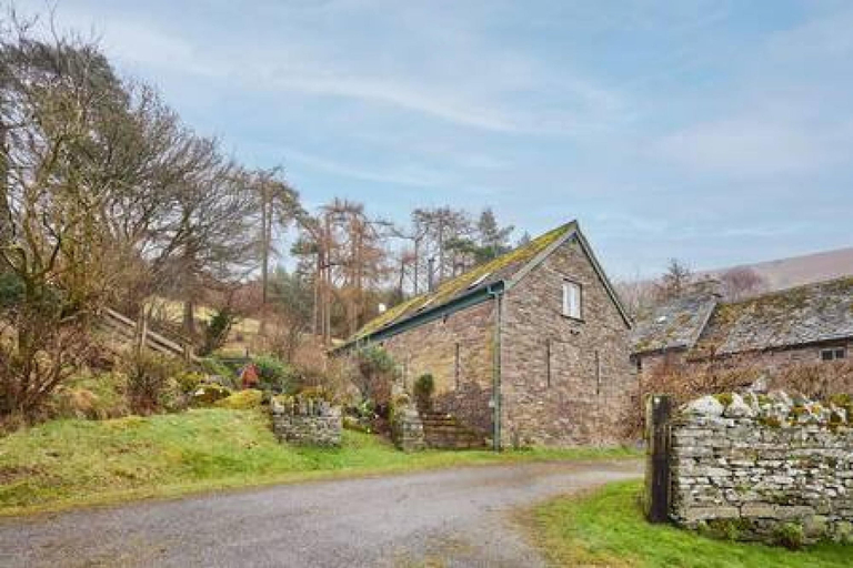 Exterior & Views, Host Stay Llewenau Draw Barn, Powys
