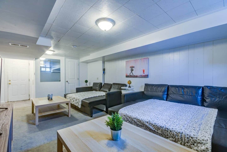 Others 5, Modern Townhouse w/ Pool Table by Cozysuites, Alexandria