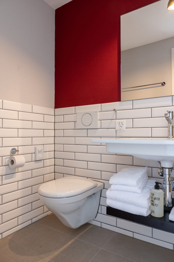 Bathroom 4, Emma's B&B LUNGERN - Self Check-in Hotel, Obwalden
