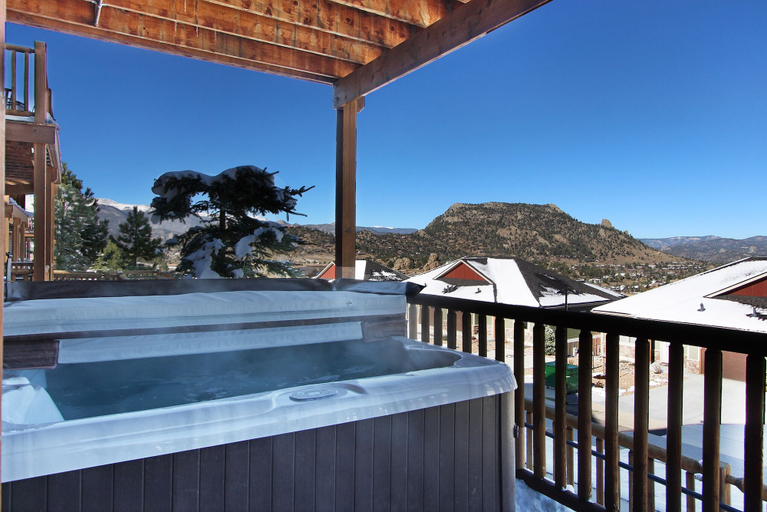 Outdoor spa tub, Mount Cirrus 10b 2 Bedroom Condo by RedAwning, Larimer