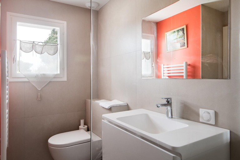 Bedroom 2, Maison Thalaos, Charente-Maritime