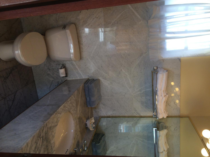 Bathroom 4, Fort Burt Hotel