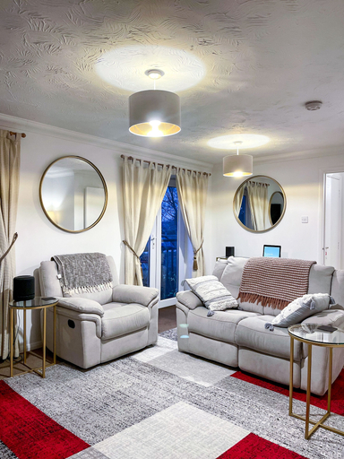 Living area 3, 1-bed Apt, Sleeps 2, 20 min Walk to Centre, Medway