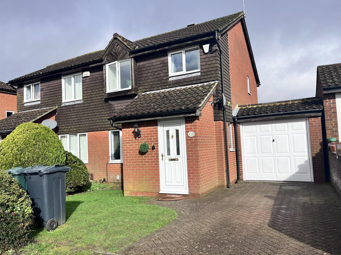 Exterior & Views 2, The Olive Nest Lush House in Ashford With Drive, Kent