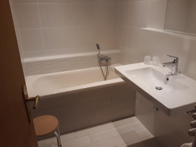 Bathroom 4, Hotel-Restaurant A La Couronne, Bas-Rhin