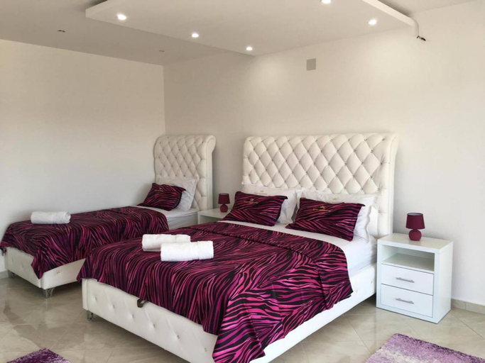 Others 3, Queen Kodre Apartments