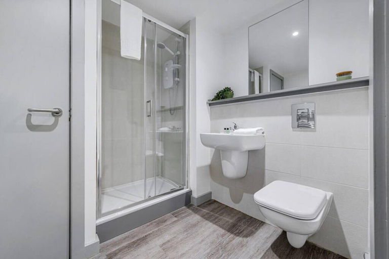 Bathroom 2, Host Apartments The Roscoe Nest, Sefton