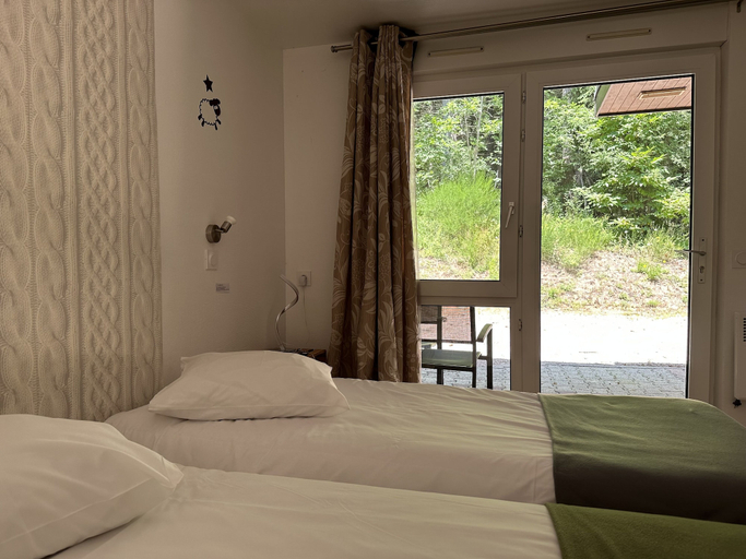 Bedroom 4, Du côté de Chez SAM La Marguetière, Allier
