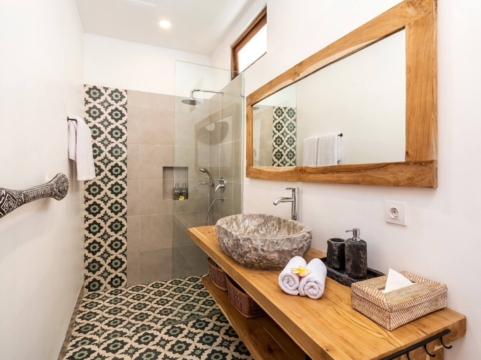 Bathroom 4, Villa Umara Seminyak Sun, Sand & Style: 5-min Walk to Beach!, Badung