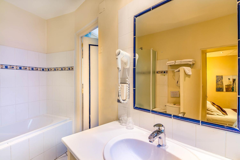 Bathroom 4, La Residence, Hérault