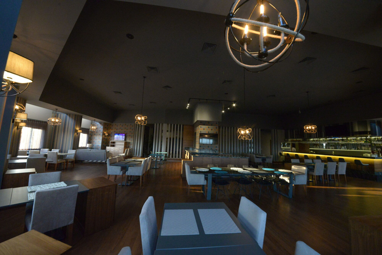 Food & Drinks 4, Yayoba Hotel, Merkez