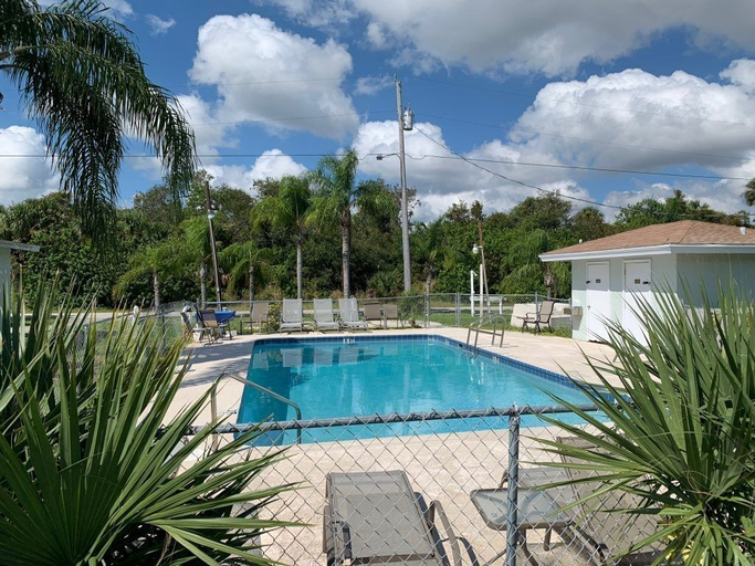 Sport & Beauty 2, Sebastian Gardens Inn & Suites, Indian River