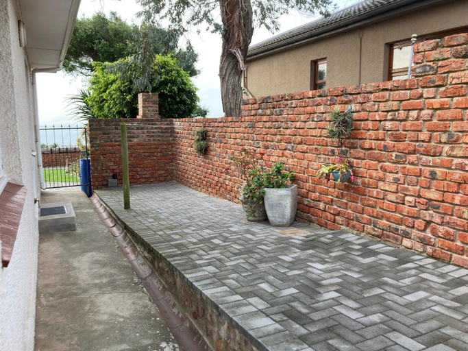 Others 3, Kirknewton, Nelson Mandela Bay