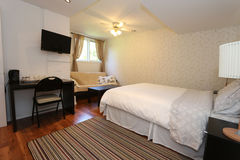 Bedroom 3, Cedar Drive Inn, Stormont, Dundas and Glengarry