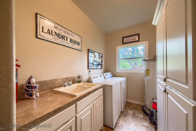 Interior, Texas Star Rr9084ts 3 Bedroom Home by RedAwning, Comal