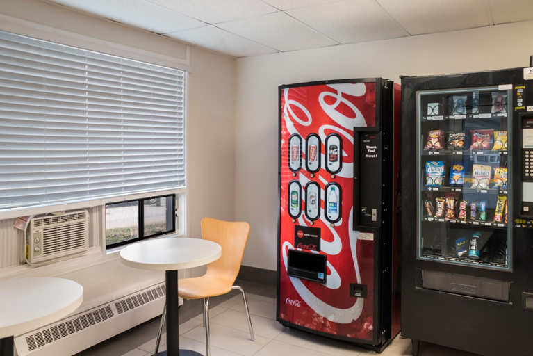 Food & Drinks 5, Motel 6 Fort St. John, BC, Peace River