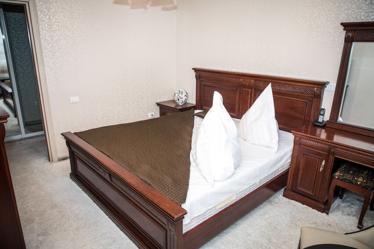 Bedroom 3, Hotel Megalos, Constanta