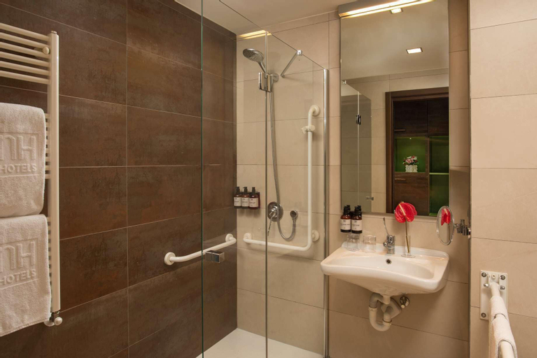 Bathroom 7