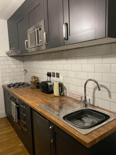 Others 5, 1 Bedroom Flat in Well Connected Part of London, London