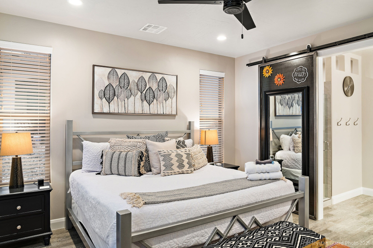 Room 4, Luxurious Southern Utah Villa by Redawning, Washington