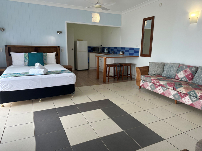 Bedroom 4, Cardwell Beachfront Motel, Cardwell