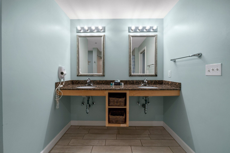 Bathroom 5, Splash Resort 1702w - Fins Up, Bay