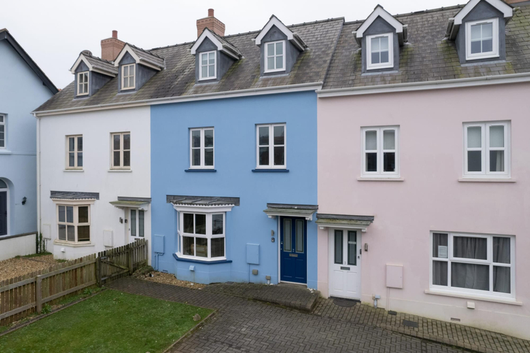 Room 5, Park Place Court 2 - Close to Beach, Pembrokeshire