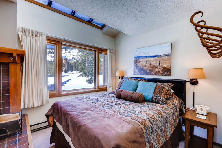Bedroom 3, Lenawee 1747, Summit