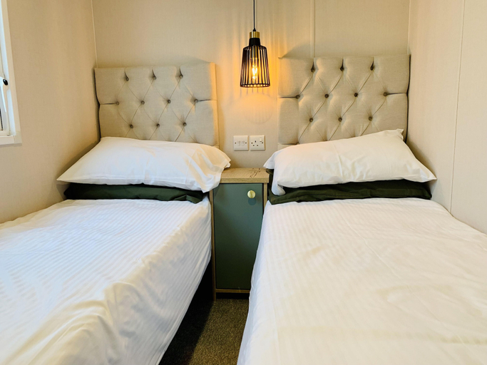 Bedroom 4, Dog Friendly Park 5 Miles From Bude 2 bed Caravan, Devon