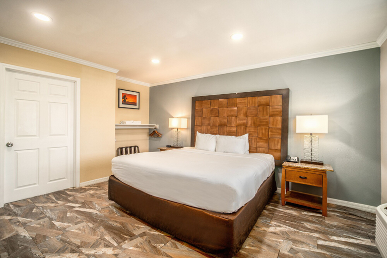 Bedroom 3, The Buena Park Hotel & Suites, Orange