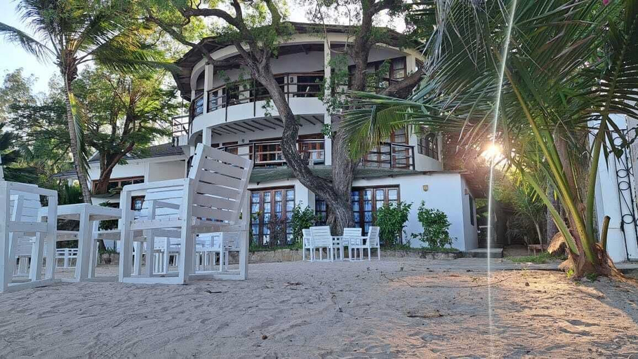 Exterior & Views, Silver sand beach hotel, Malindi