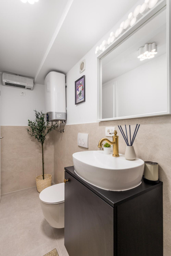 Bathroom 2, Grota apartments in the center, Rijeka