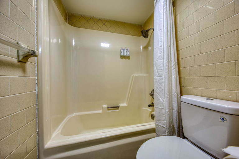 Bathroom 3, Americas Best Value Inn Stearns, McCreary