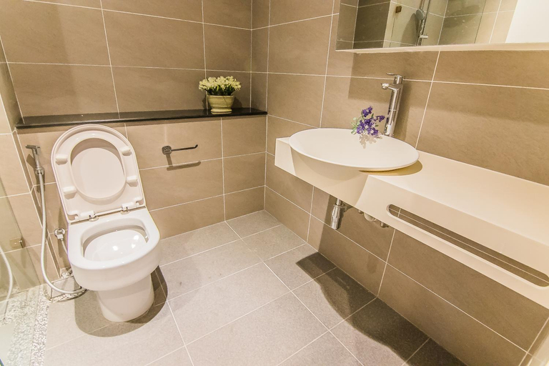 Bathroom 5, Marina Travellers Suite @ Riverson SOHO, Kota Kinabalu