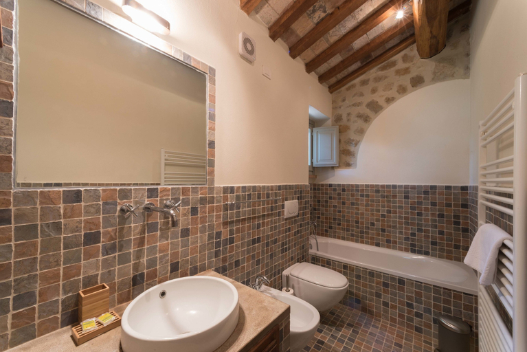 Bathroom 4, Tenuta Santo Pietro, Siena